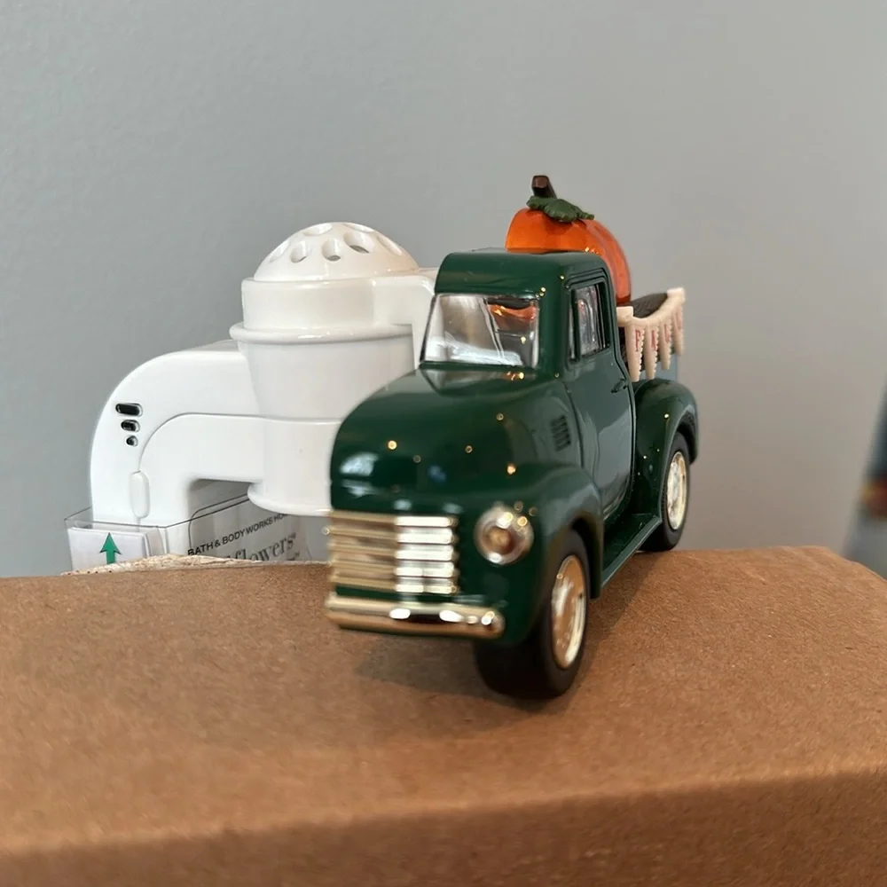B&BW Green truck Fall Wallflower Plug - Picture 5 of 5